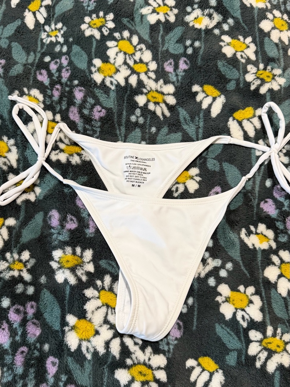 Boutine LA white Bikini Set - Picture 7 of 8